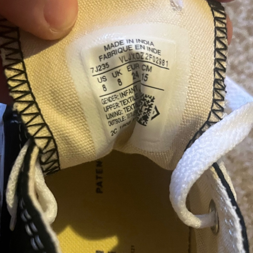 Toddler Converse Sneakers NWOT - Picture 3 of 4